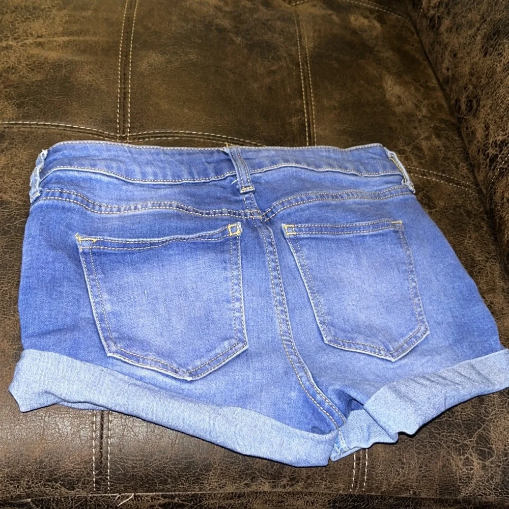 Shorts - Picture 2 of 4